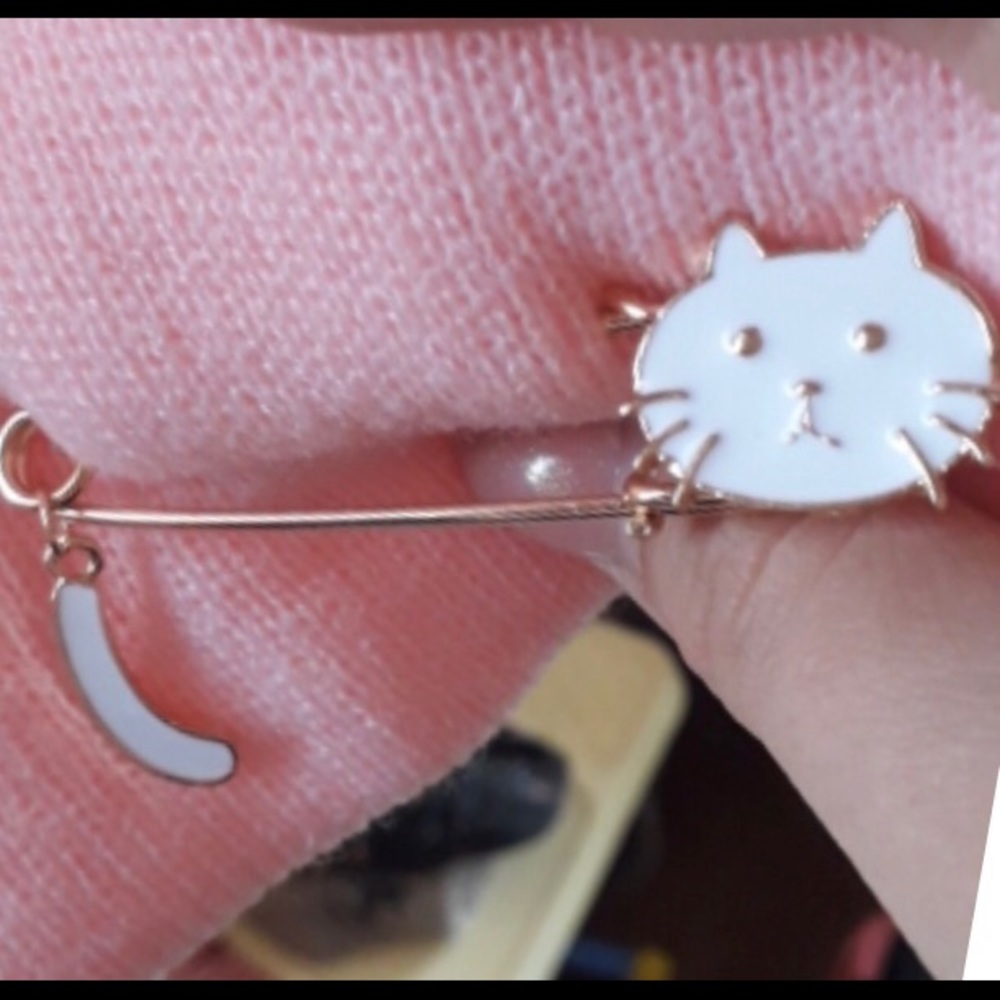 White Cat/Black Cat Pins - Picture 5 of 7